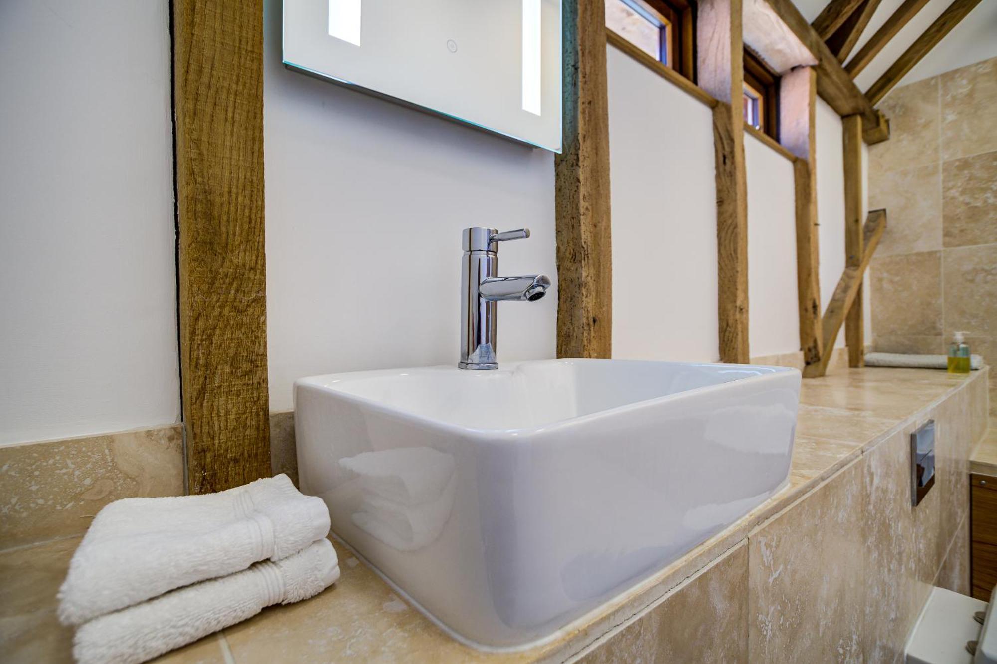Bed and Breakfast South Park Farm Barn Андовер Номер фото